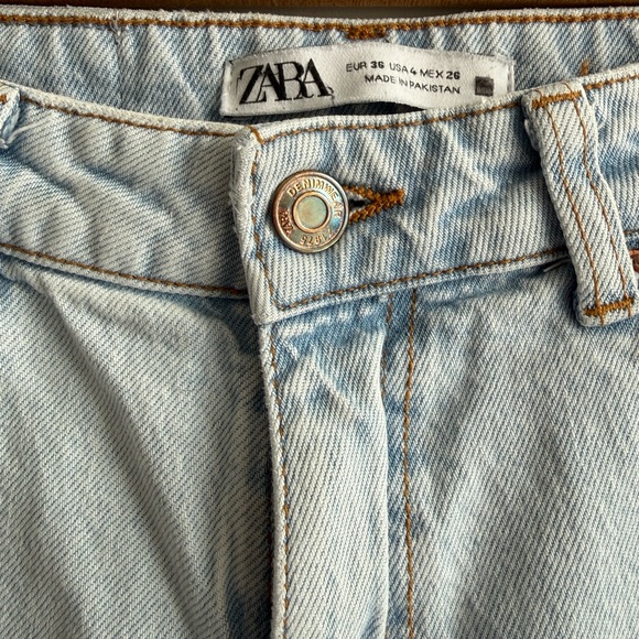 Zara Light Wash Mom Jeans - Picture 6 of 10